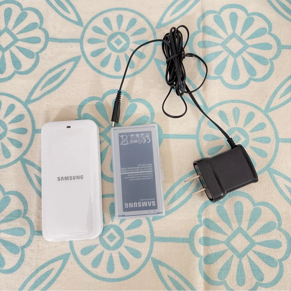 Unlocked Samsung Galaxy S5 flagship phone and charger and spare battery!